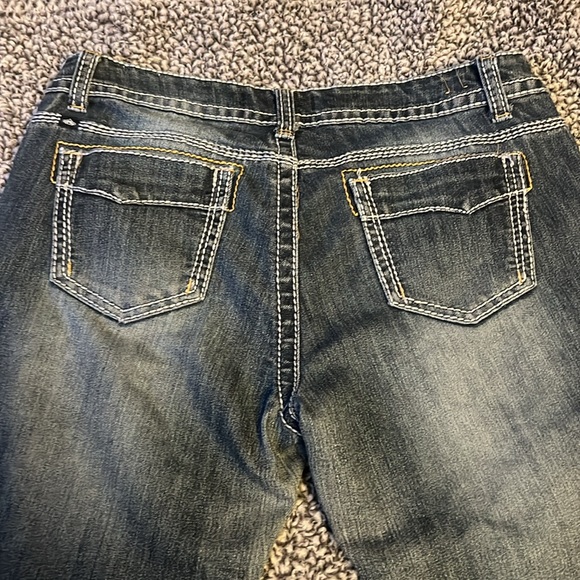 Almost Famous Low rise jeans - Picture 4 of 4